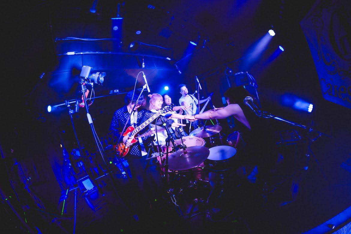 cna2021's tweet photo. 4th cheers🍸
サポートBa.@kohei_ba 

setlist
1.Iberis
2.Aspirin
3.Rainfall
4.y/i
5.Peterpan Syndrome

📷@tictac_works https://t.co/7u5JdMIPd2