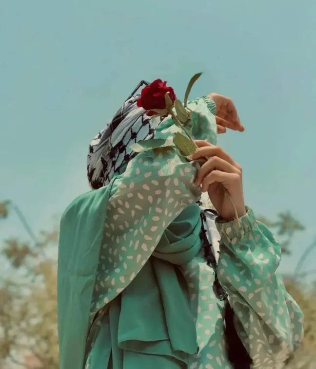 Zid_di__Queen's tweet image. औरत की क़ामयाबी के पीछे किसी का हाथ नहीं होता 
बल्कि हादसे होते हैं जिनसे वह सीखती है 

#copy