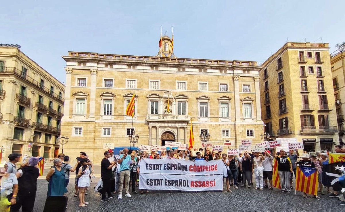 Auch die Frauen fürdie #Unabhängigkeit ⁦<a href="/ANCDones/">🎗ANCDones</a>⁩ haben gestern in Barcelona demonstriert: 8J nach den Terroranschlägen in #Katalonien muss #Spanien endlich mit der Wahrheit herausrücken! Der Terroristenchef stand im Sold ihres Geheimdienstes… ⁦⁦<a href="/BabelRepCat_DE/">Babel RepubliCat DE</a>⁩