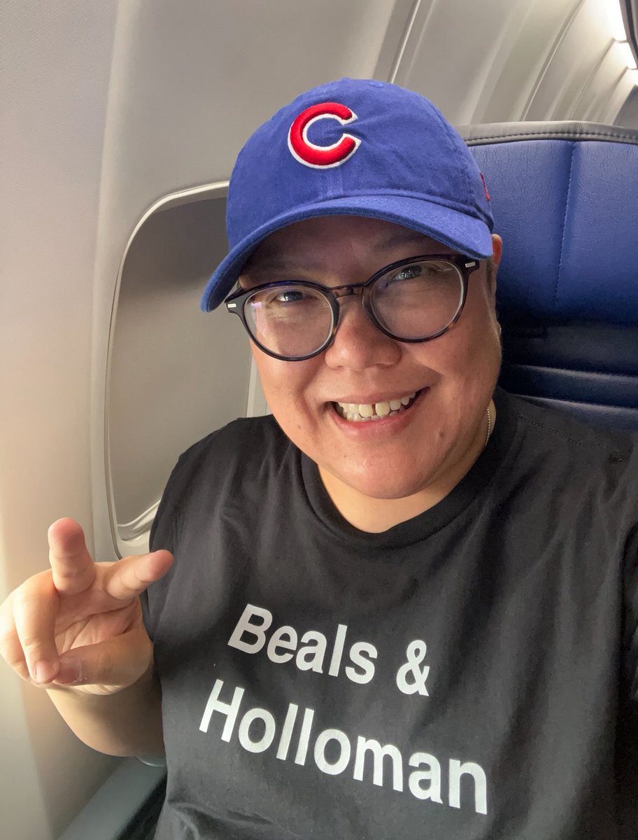 jennifer beals con from chicago!
i had the best time and recommend, if you can, seeing jennifer at one of these if she is doing more in the future. 
it’s good for the soul. ✌🏼💛🛫