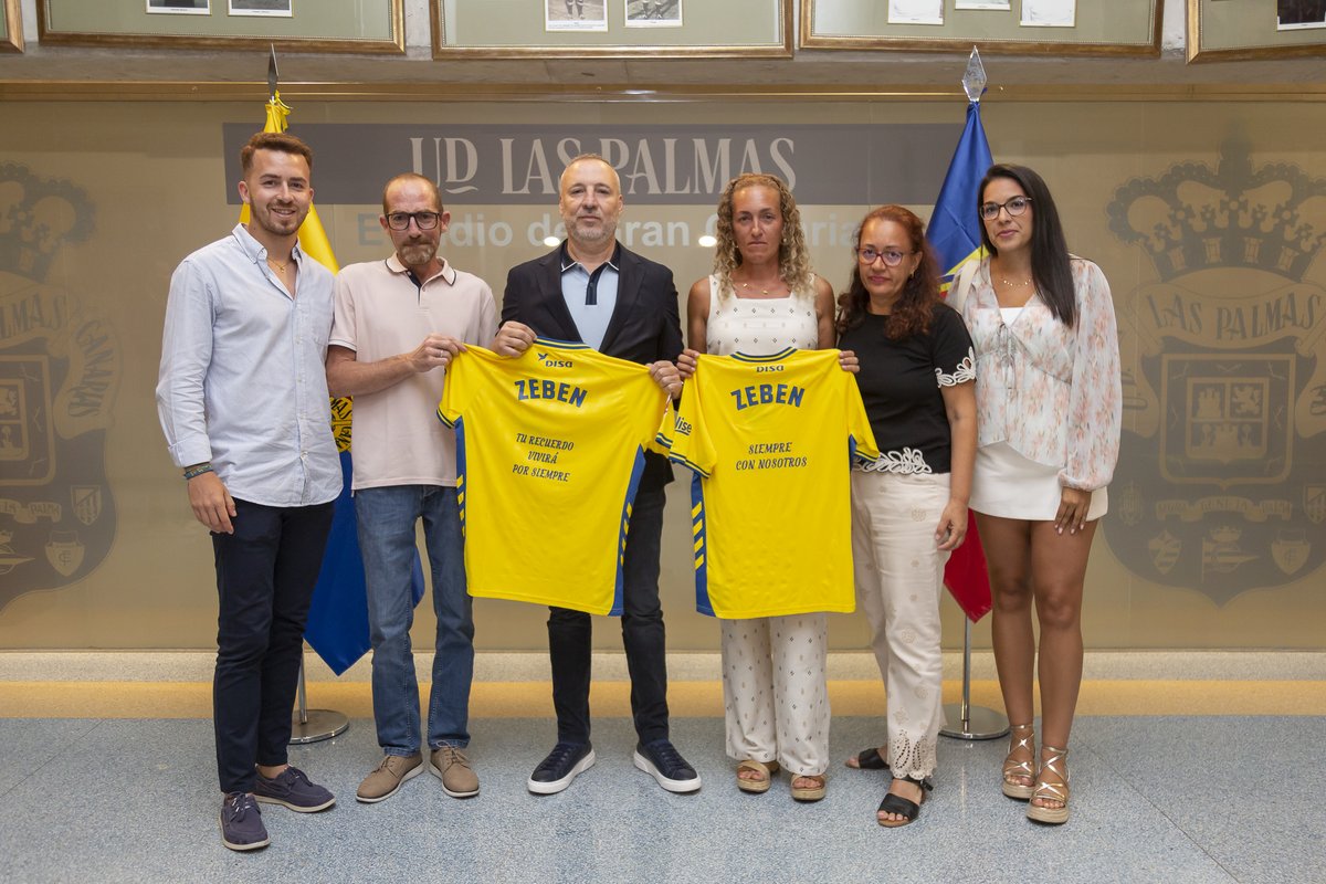 Zeben Ramos permanecerá siempre en nuestros corazones y en nuestro recuerdo. Así se lo hice saber a su familia, que nos acompañó ayer en el Estadio Gran Canaria, donde guardamos un minuto de silencio en su memoria. 

#LasPalmasAndorra