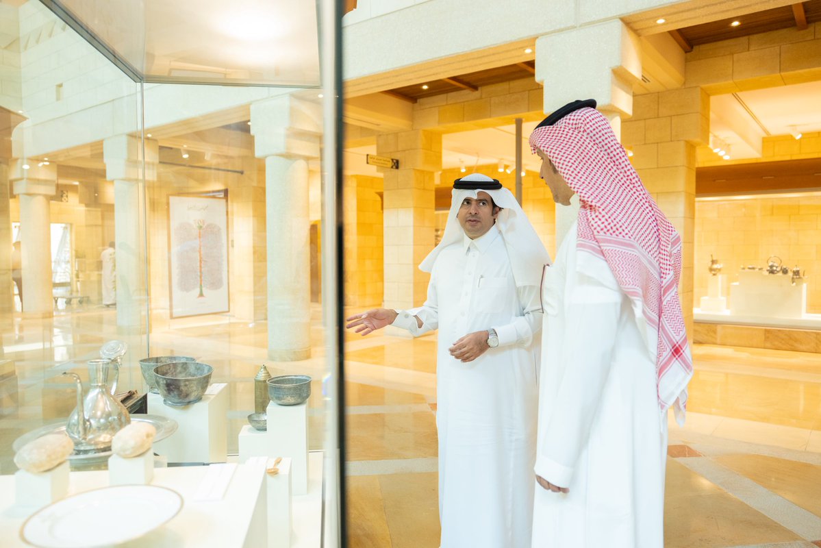محمد بن عبدالعزيز الفيصل (@dr_m_alfaisal) on Twitter photo تشرفتُ بتلبية دعوة دارة الملك عبدالعزيز <a href="/Darahfoundation/">دارة الملك عبدالعزيز</a> لزيارة هذا الكيان الوطني العريق؛ الذي يحفظ تاريخنا وتراثنا. وقد أسعدني مستوى التطور الذي بلغته الدارة في عنايتها بالوثائق الوطنية، وتيسير سبل استفادة الباحثين منها داخل المملكة وخارجها عبر الوسائل التقنية الحديثة. كما سعدتُ تشرفتُ بتلبية دعوة دارة الملك عبدالعزيز <a href="/Darahfoundation/">دارة الملك عبدالعزيز</a> لزيارة هذا الكيان الوطني العريق؛ الذي يحفظ تاريخنا وتراثنا. وقد أسعدني مستوى التطور الذي بلغته الدارة في عنايتها بالوثائق الوطنية، وتيسير سبل استفادة الباحثين منها داخل المملكة وخارجها عبر الوسائل التقنية الحديثة. كما سعدتُ
