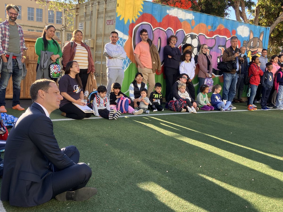 First day of school in San Francisco!!! Mayor Lurie is with district officials and his new friends at Sanchez Elementary for the kickoff.