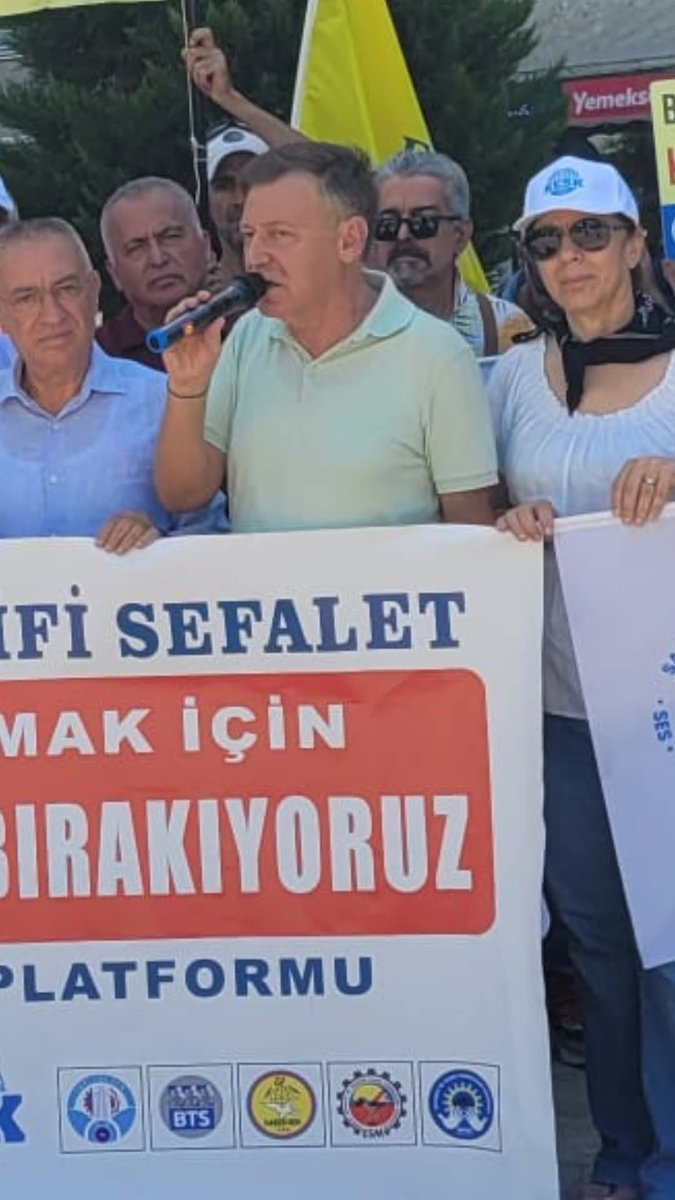 Yerli, yabancı soygunculara para var da emekçiye yok öyle mi?
Her türlü israfa, ihtişama para var da memura yok öyle mi? 
Yandaşa, yalakaya para var da emekliye yok öyle mi? 
Düzeniniz batsın!
Birleşeceğiz ve kazanacağız! 
Karşınızda eğilmeyeceğiz! 
Çünkü kavgamız hak kavgasıdır!
