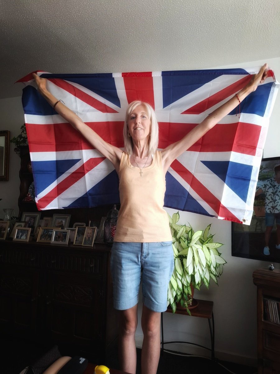 MrsCR1ghtW1ng's tweet photo. .#GetYourFlagsOut https://t.co/BcWsXmK2mP