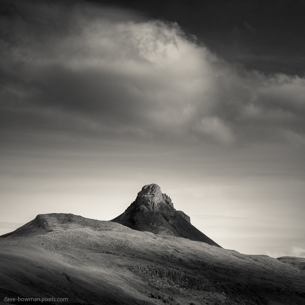 Dabowphoto's tweet image. &apos;CLOUDS OVER STAC POLLAIDH&apos;
.
Stac Pollaidh rises against a Highland sky, its rugged slopes catching the light beneath gathering clouds ⛰️
.
dave-bowman.pixels.com/featured/cloud…
.
#photography #scottishhighlands #stacpollaidh #landscapephotography #wallart #BuyIntoArt #GiftThemArt #ArtMatters