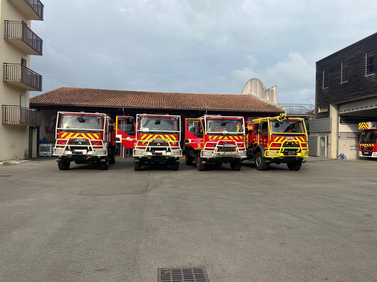 🚒 Le SDIS 64 est engagé ce jour en Espagne 🇪🇸 dans le cadre du Mécanisme de protection civile de l'UE.

➡️ 10 SP, 2 CCFM &amp; 1 VLHR mobilisés en renfort contre les #FeuxDeForêt dans la région de León.

👏 Merci à nos équipes pour leur solidarité !

#SDIS64  #ProteccionCivil
