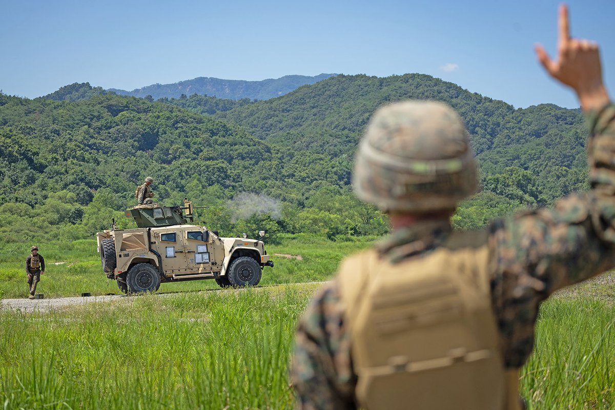 marforres's tweet photo. Marines with 2/23 employ M2 .50 cal machine guns and Javelin missiles during a live-fire range at KMEP 25.2 in Pocheon, South Korea, July 29, enhancing combined firepower. #USMC #KMEP #UDP #IndoPacific #Marines https://t.co/aKV9QywmHh