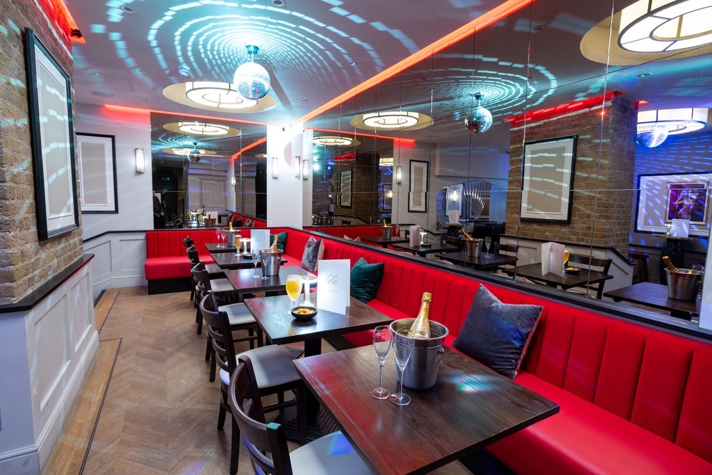 gigisfarringdon's tweet image. Modern dining, classic mischief.
Your table’s waiting.
#GiGisFarringdon #SetTheScene