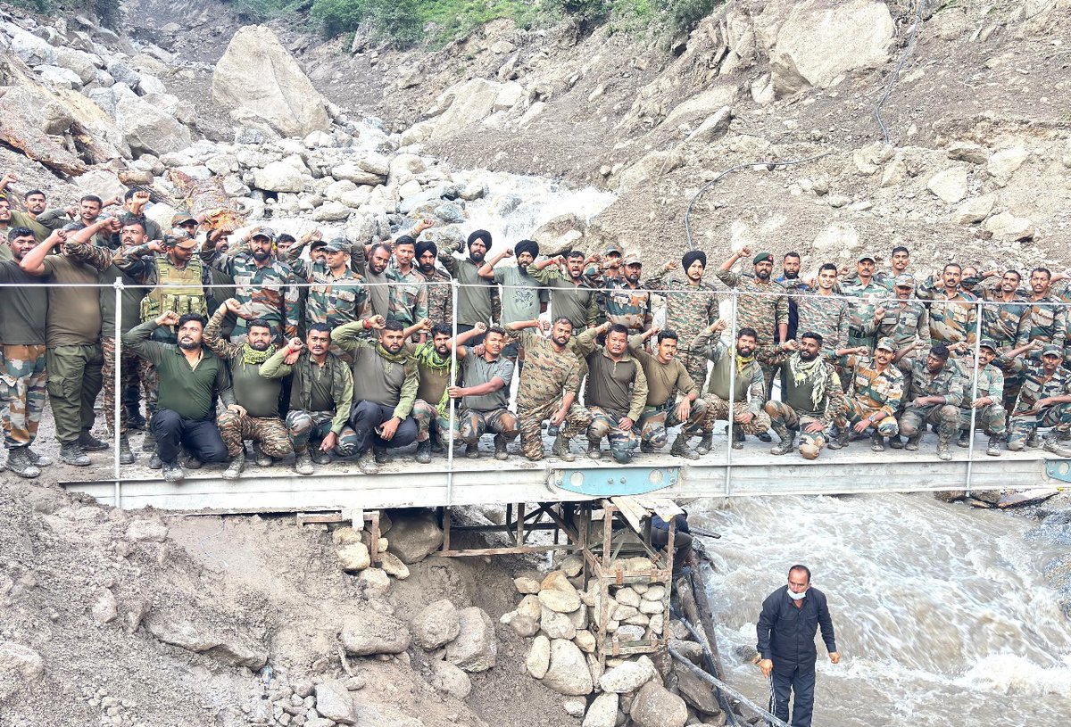 farah_qazi46480's tweet image. In the aftermath of the Chishoti cloudburst, #IndianArmy stood as lifelines. Within few hours, they built a #BaileyBridge, cleared approaches and kept evacuation lanes open. 🇮🇳 #indianarmypower  #ServiceBeforeSelf #JammuAndKashmir  #BaileyBridge #VoterAdhikarYatra #BIGBANG
