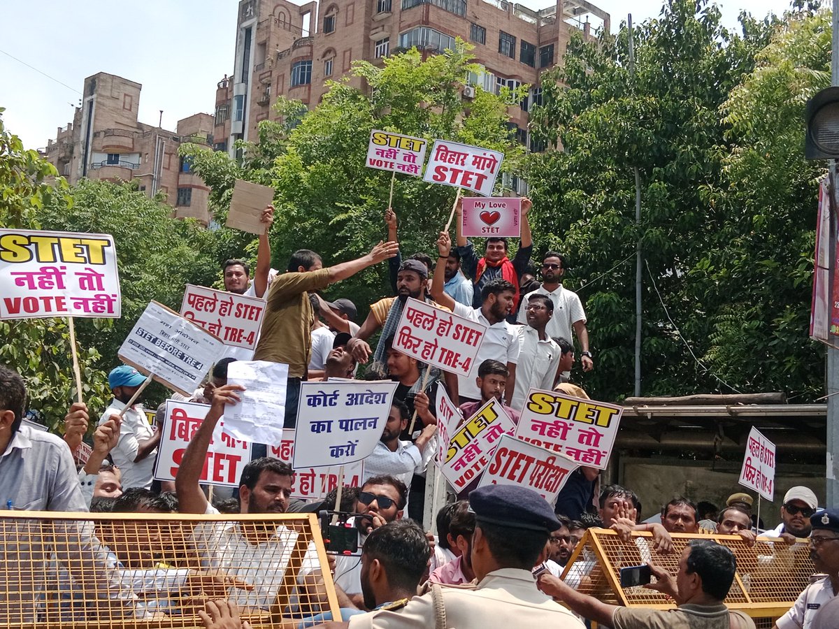 STET के मांग कर रहे शीर्ष नेतृत्वकर्ताओं से हम प्रभावित हैं। हमारी मांग जायज है। वर्तमान बिहार सरकार के मुखिया सुशासन बाबू नीतीश कुमार, युवाओं के मांग पर अंतः मन से विचार कर STET परीक्षा का आदेश शिक्षा विभाग को दें ताकि हम युवाओं के जीवन में आंशिक स्थिरता प्रदान हो।
<a href="/NitishKumar/">Nitish Kumar</a>