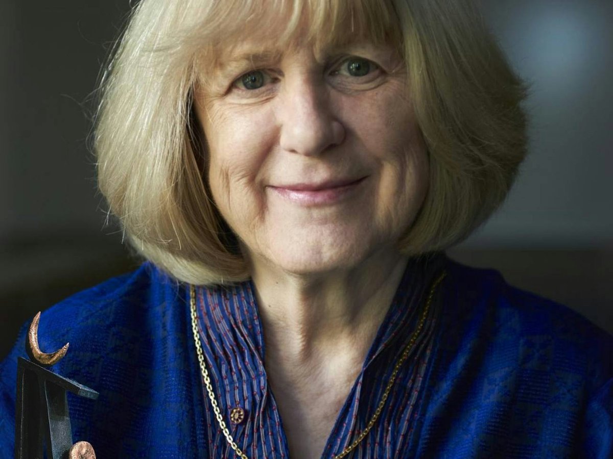 Mary-Claire King siempre pensó que el cáncer podía ser causado por una mutación genética, pero le costó la friolera de 17 años demostrárselo al resto de los científicos. Otro ejemplo más de que la ciencia avanza de funeral en funeral, como dijo Max Planck.

✍🏼 <a href="/CanellesMatilde/">Matilde Cañelles</a>,