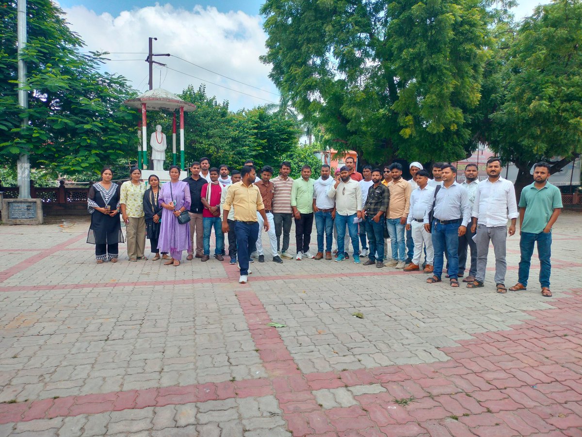 psunionup's tweet image. #PSU59

आज दिनांक 18/08/2025 को जनपद #सुल्तानपुर के #जिलाध्यक्ष साथी के नेतृत्व में सभी नेतृत्वकर्तागण/ब्लॉकअध्यक्षगण एवं समस्त पंचायत सहायक साथियों की सहभागिता के साथ सिटी मजिस्ट्रेट, #DPRO कार्यालय व #CDO कार्यालय में #क्रॉप_सर्वे_बहिष्कार के संबंध में ज्ञापन पत्र दिया गया है।…