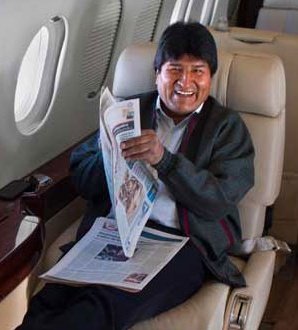 La caída de Evo Morales:

El “salvador indígena” que terminó hundido en corrupción, autoritarismo y manipulación electoral, narcos y acusaciones de pedofilia.🧵👇