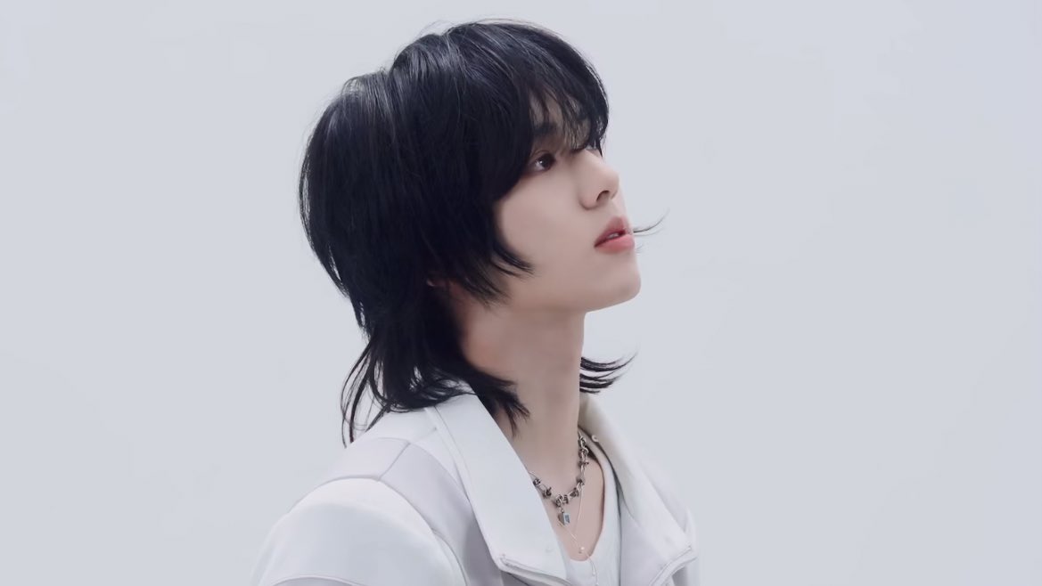 O7O1hs's tweet photo. LONG HAIR YUJIN … https://t.co/ur2hfW9T4z