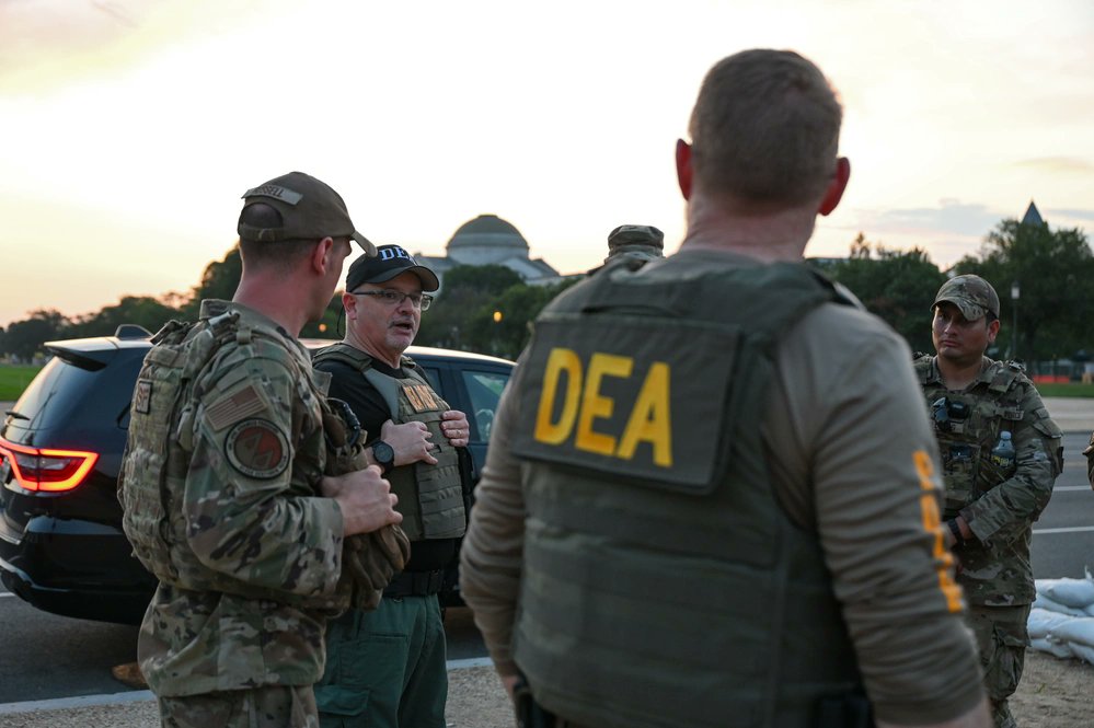 Make D.C. Safe Again 🇺🇸 In 11 days:

✅ 160+ illegal aliens arrested, including known gang members &amp; those charged with assault, kidnapping, burglary, &amp; more.
✅ 59 firearms seized.
✅ 380+ total arrests.

This operation reflects <a href="/POTUS/">President Donald J. Trump</a>' commitment to restoring safety &amp; security.