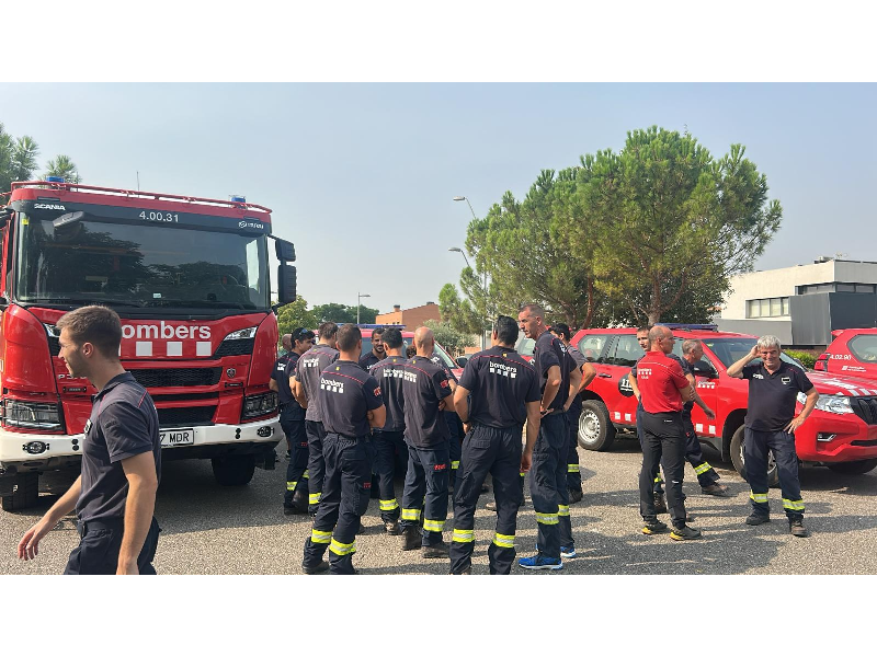 🚒 Els <a href="/bomberscat/">Bombers</a> envien un comboi d'ajut a les tasques d'extinció de l'incendi de Jarilla, a Extremadura.

👨‍🚒 Són 55 persones, 14 dotacions terrestres i 2 mitjans aeris, que s’hi estaran fins al pròxim divendres.
gen.cat/47y1oDk