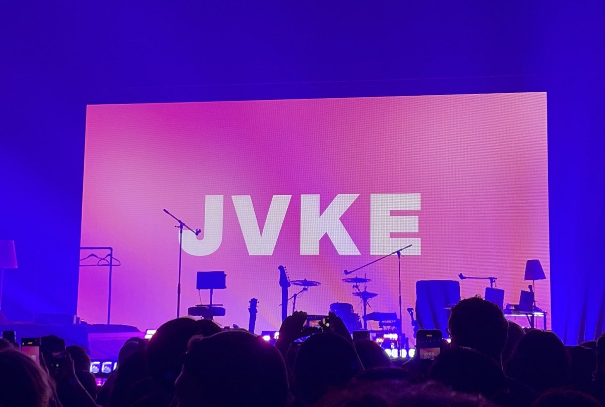 cinephile417's tweet photo. herを本人と心の底から歌えたことが幸せな時間でした。
#JVKE https://t.co/BFhUiCmFjK