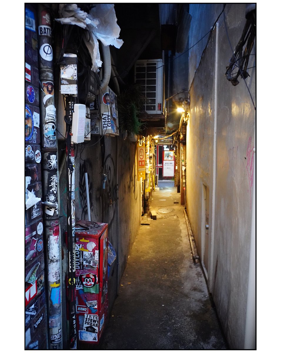 paco_mjp's tweet photo. 2025/05/16 #新宿 #shinjuku #新宿ゴールデン街 #ゴールデン街 #sony #sonyalpha #a7c #canon #serenar #28mm #street #streetsnap #streetphotography #road #roadside #roadsidephotography #night #nights #nightscape #nightview #nightphotography #nightgram #night_gram #theworldisee https://t.co/dJZ5kDoUsr
