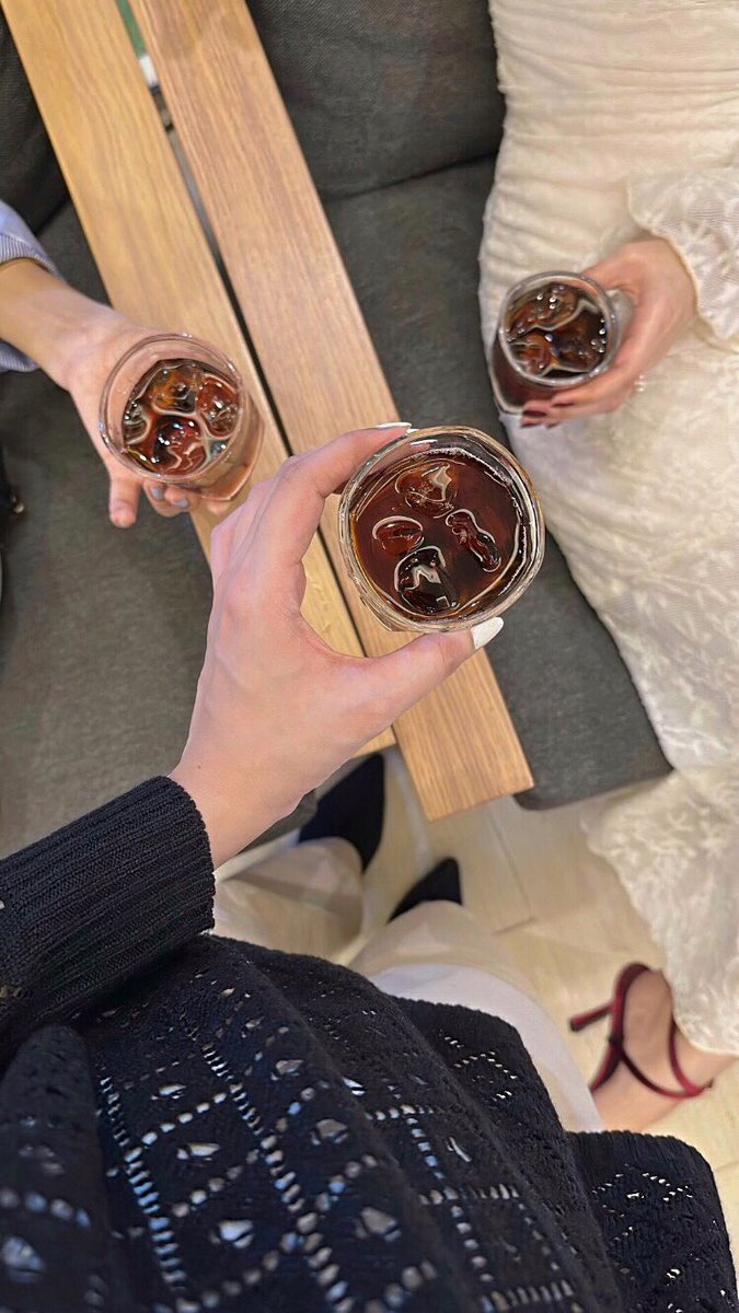 JejiA6's tweet photo. قهوة بعنوان « معك تبطي السوالف ولا أملها »
                    🤍🤍🤍 https://t.co/E9cIHSQBvl