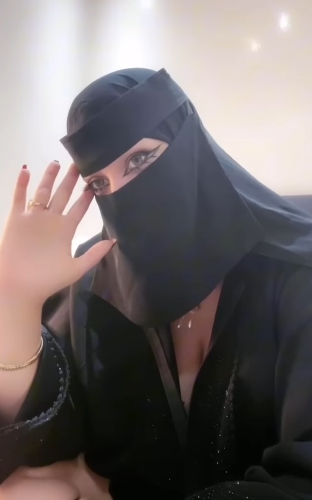 طلب مستعجل
عندي حرمه ارمله عقيم عمرها 41  طول 170وزن 74 جميله بيضاء جسم انوثي حلو عندها سكن خاص فيها ثريه عندها خير كثير تبي زواج مسيار سري على بيتها من رجل يبادلها الحب ويسعدها وهي رح تسعده المهم يكون صادق وجاد وهي رح تتكفل بكل شي