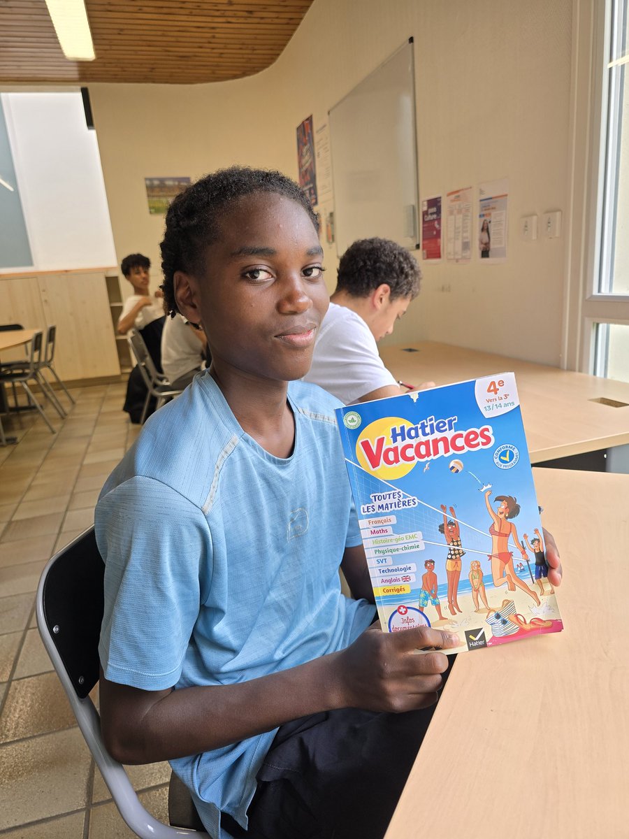 FCN_Academie's tweet image. Sous l&apos;impulsion de Zoé Viallefont, notre responsable pédagogique, les jeunes joueurs U14 à U16 préparent la Rentrée Scolaire #cahierdevacances