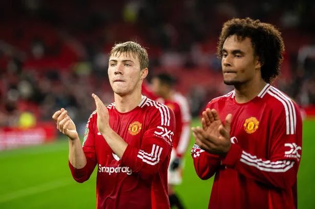 Man United lovers ❤️⚽️🏟️ (@manutdloverss) on Twitter photo 🚨 𝗡𝗘𝗪: Napoli had direct contact with Man United over loan deal conditions for Rasmus Højlund, after Lukaku's injury.
— <a href="/FabrizioRomano/">Fabrizio Romano</a> 🚨 𝗡𝗘𝗪: Napoli had direct contact with Man United over loan deal conditions for Rasmus Højlund, after Lukaku's injury.
— <a href="/FabrizioRomano/">Fabrizio Romano</a>