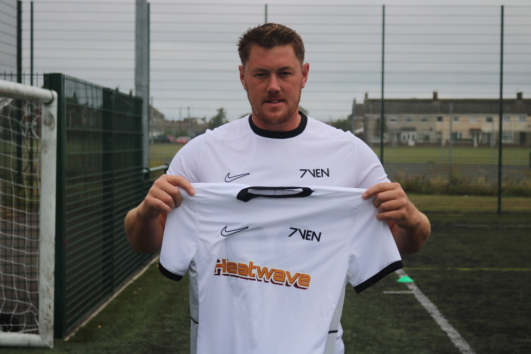 📝 | NEW SIGNING

Welcome to the club, Carl Winstanley!

The central defender seems to have a new club every six months, but hopefully, he sticks around with us as he is a proper player 👊🏻