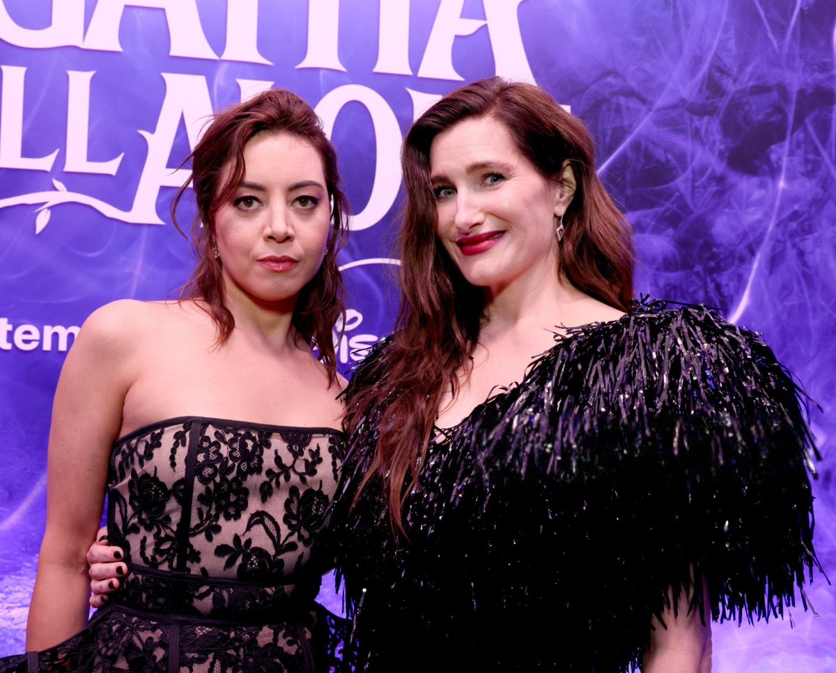 hahnupdates's tweet photo. "And obviously I'd like to thank the cast. Kathryn Hahn especially. I wouldn't be here without her." – Aubrey Plaza on winning 'Best Comedy Supporting Actress' at the Gold Derby Awards. https://t.co/FNd5w12fch