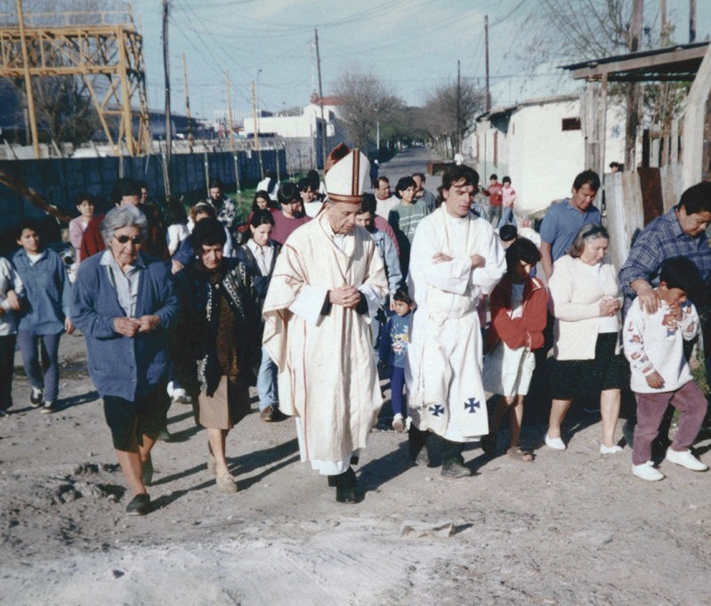 "Cuando me dicen que soy un cura villero, solo siempre rezo para ser digno de ello". Papa Francisco, el mejor ser humano.
