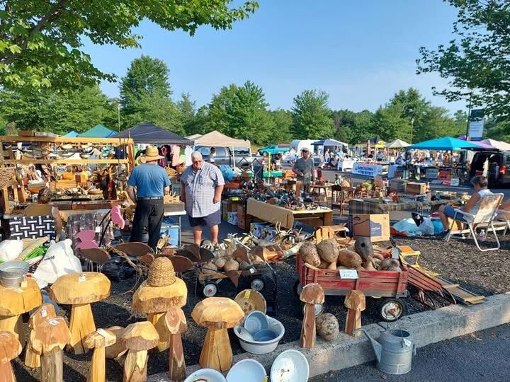 OutletGburg's tweet photo. Rebel’s Roost Antique &amp; Vintage Outdoor Market returns Saturday, August 23rd ~ 8am-2pm 🕰️🛠️🪑🧸🖼️📚🎠 Over 100 VENDORS scheduled! 

#gettysburgoutlets #gettysburg #antiques #antiqueshop #antiquemarket #vintage #vintagefinds #vintagemarket #collectibles #outlets #outletshopping https://t.co/jv0Ysv7HNB