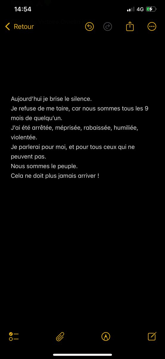 ChriztelleNolla's tweet photo. Violence policière! 
@EmmanuelMacron @PoliceNationale @GabrielleCthl https://t.co/EgF1yARmWi