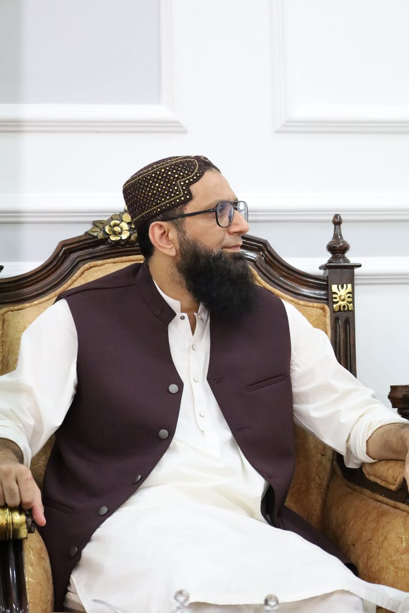KamalMQM's tweet photo. وفاقی وزیرِ قومی صحت سید مصطفیٰ کمال کی ہدایت پر MNA اقبال محسود اور MPA فہیم پٹنی اور فوکل پرسن برائے پولیو نادر خلجی کی کراچی میں افغانستان کے قونصل جنرل سید عبدالجبار تخاری سے اہم ملاقات۔ ایجنڈا: پولیو کا مکمل خاتمہ اور ریفیوزلز کا انسداد۔ قونصل جنرل نے وفاقی وزیر کی انتھک کاوشوں کو سراہا اور دونوں ممالک نے مشترکہ حکمتِ عملی کے ساتھ مل کر پولیو کے خاتمے کے لیے کام کرنے کے عزم کا اظہار کیا۔

#MustafaKamal
#HealthMinister
#PolioFreeFuture
#HealthForAll
#CrossBorderCollaboration
#EndPolioNow
#StrongerTogether
#Pakistan