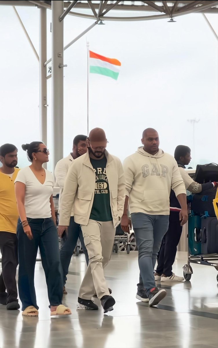 CLASS &amp; SWAG 😎🔥

 NOV 🌍💣⏳

India ka boss <a href="/urstrulyMahesh/">Mahesh Babu</a> 🦁 

#GlobeTrotter #SSMB29