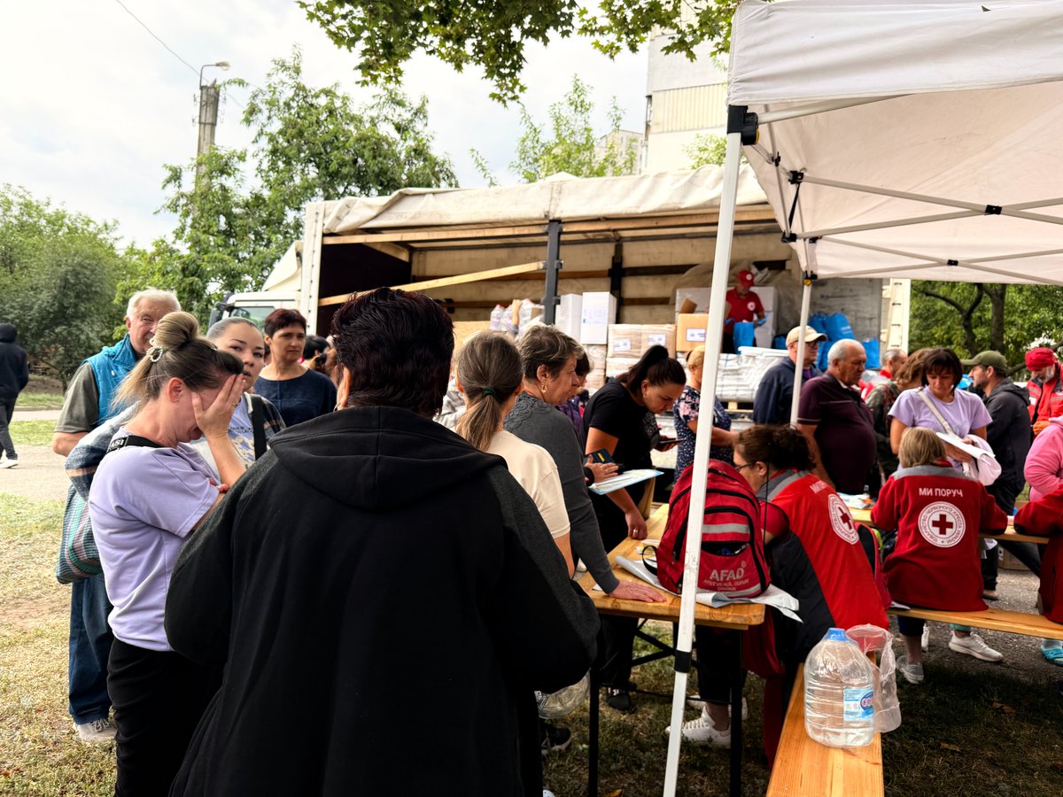 A university in #Sumy was damaged overnight, alongside homes and civilian infrastructure across #Ukraine.

In #Kharkiv, #Sumy and #Zaporizhzhia, humanitarians are helping families who suffered.

Education facilities, homes and other civilian infrastructure are #NotATarget.