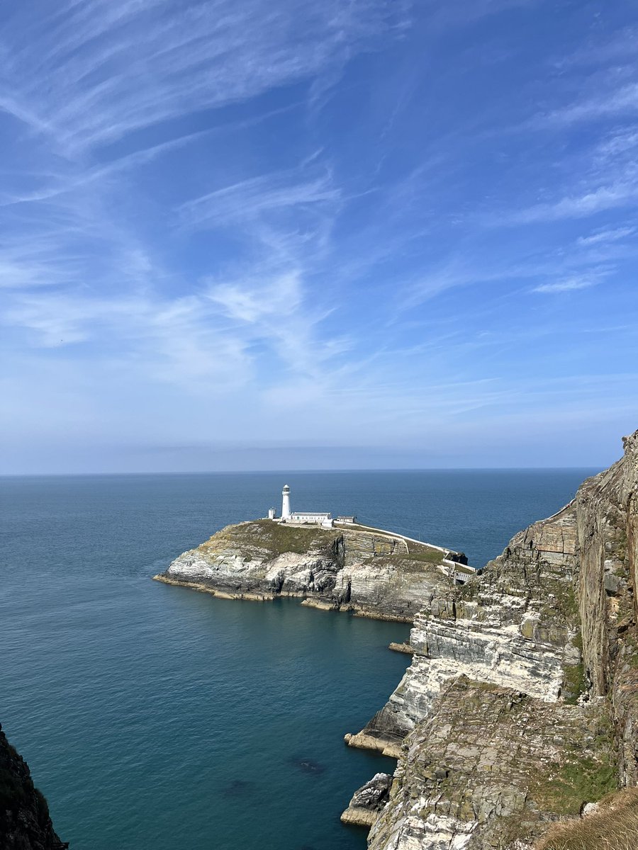 ionarees's tweet photo. #SouthStack #Holyhead #Anglesey today 🩵🌊😎 https://t.co/vka2w17ULk