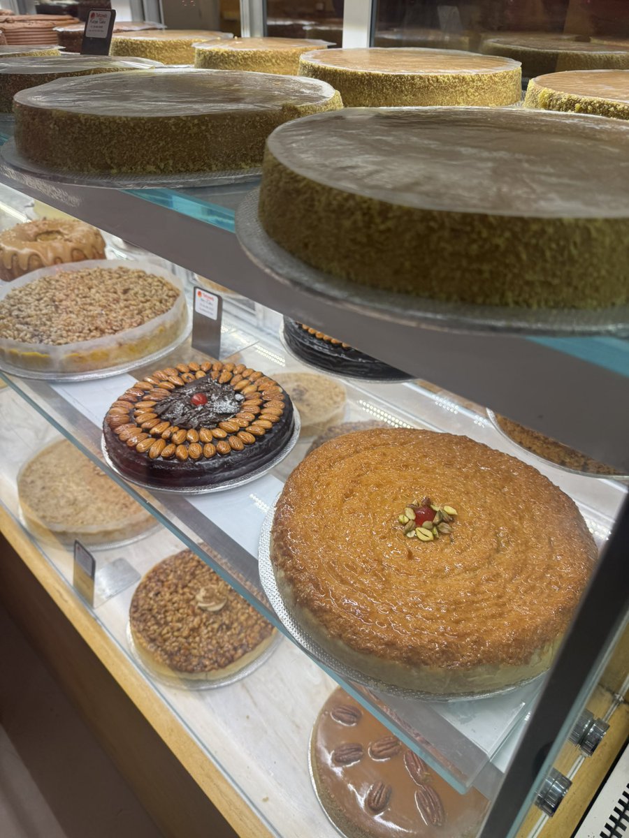 AftabRais1's tweet photo. Pakistan and love for sweets >>>
#tehzeebbakers https://t.co/fVKws9iMb2