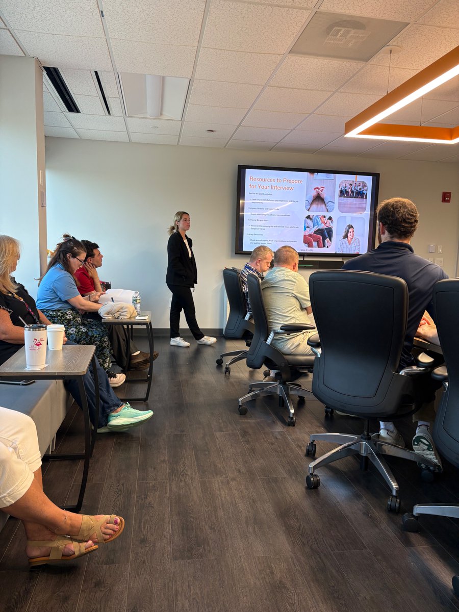 eVeroCorp's tweet image. Earlier this month, we had the pleasure of welcoming #ACDS to our Hire Me Workshop! Working with participants to help build a clear understanding of the hiring process, strengthen their confidence &amp;amp; prepare for success within the workforce!

#eVero #hireme #interview #workshop