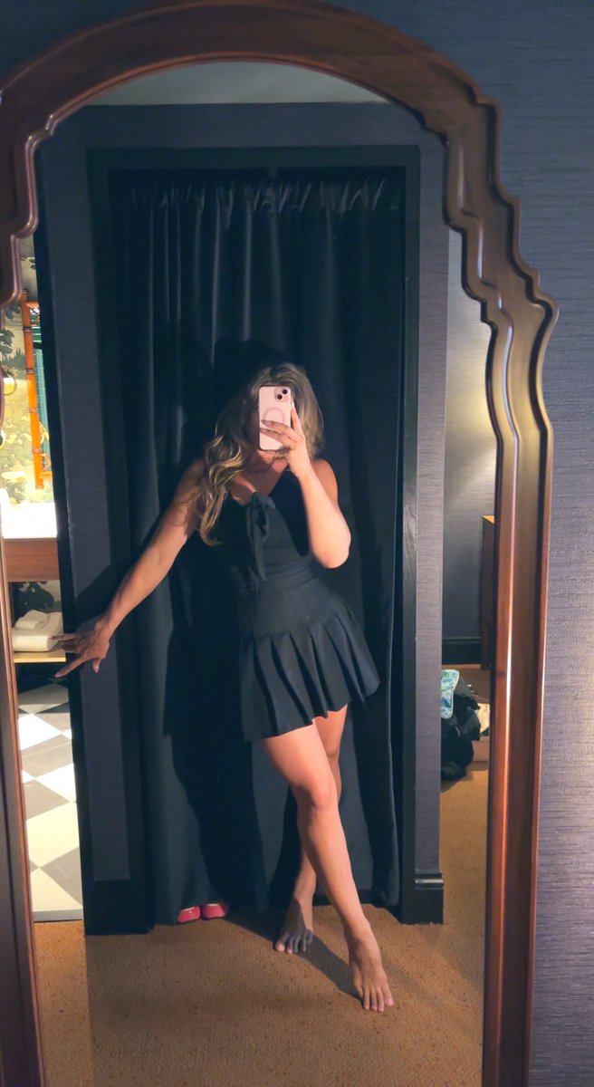 unmarried trophy wife tweet media