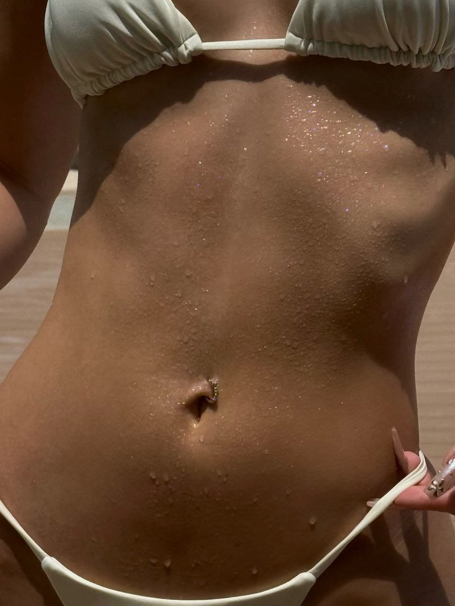 Leah Halton (@leahhalton_s) on Twitter photo 