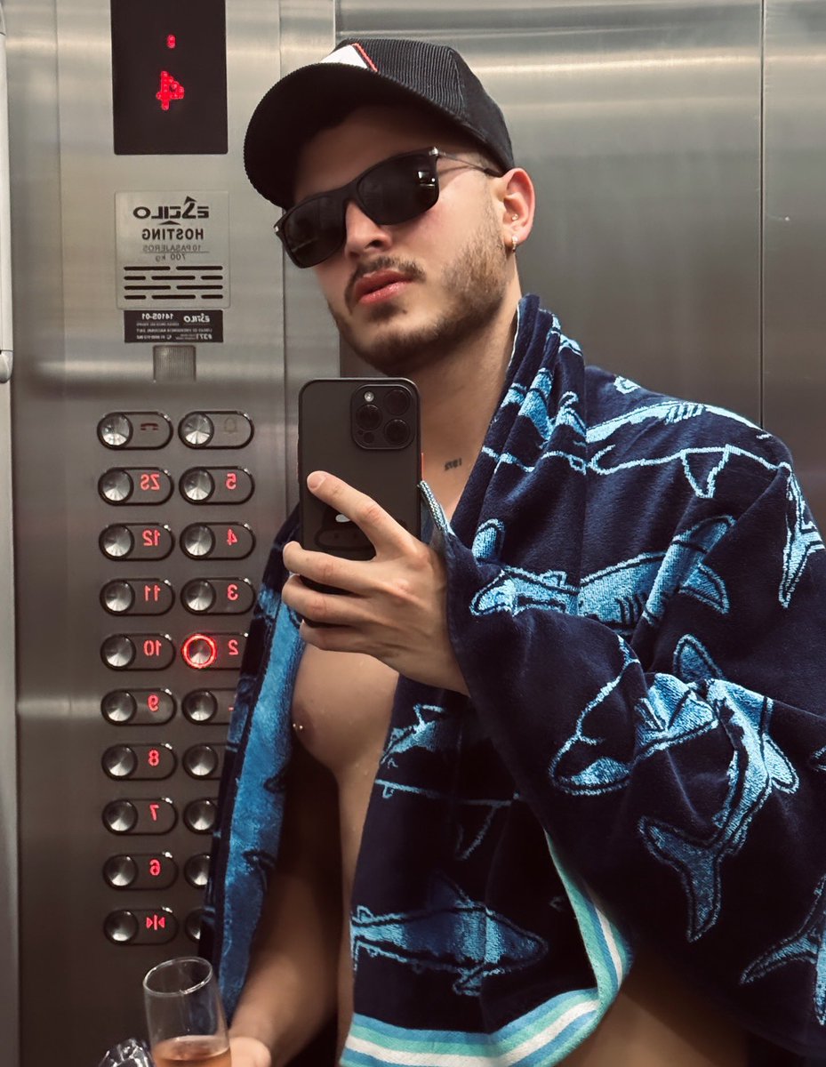 Alejomasis's tweet photo. Definitely no bad vibes here ☀️💦 https://t.co/Qc0tncoIJO