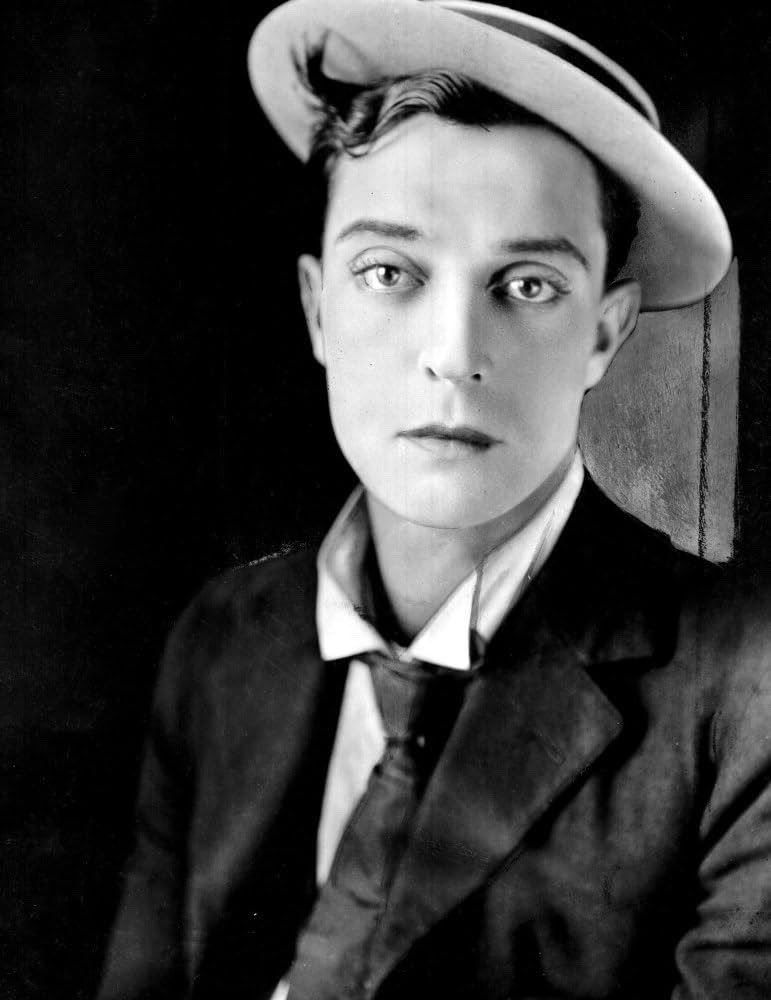 Christian & Vincent (@garconsofficiel) on Twitter photo L’homme qui ne riait jamais…
Blanc comme l'albâtre, avec des yeux sombres et félins et des pommettes finement sculptées, le visage de Buster Keaton était capable d'une vaste gamme d'expressions tout en suggérant l'isolement, la solitude voire même le désespoir <a href="/philippe_rouyer/">Philippe Rouyer</a> L’homme qui ne riait jamais…
Blanc comme l'albâtre, avec des yeux sombres et félins et des pommettes finement sculptées, le visage de Buster Keaton était capable d'une vaste gamme d'expressions tout en suggérant l'isolement, la solitude voire même le désespoir <a href="/philippe_rouyer/">Philippe Rouyer</a>