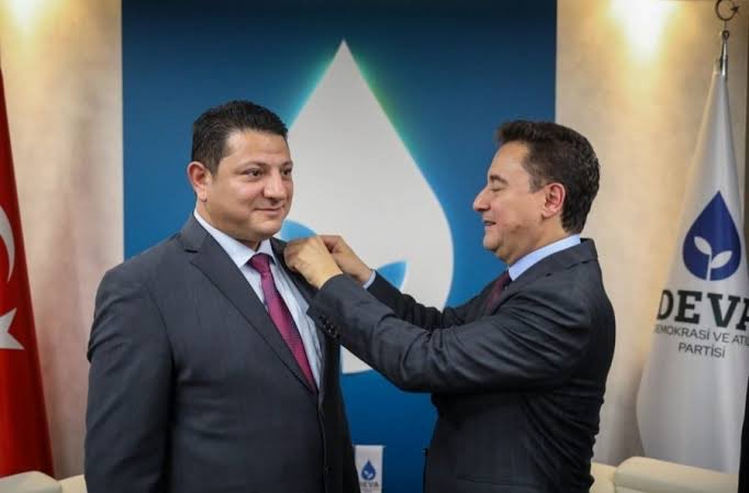myanardag_'s tweet photo. DEVA Partisi Halkla İlişkiler Başkan Yardımcısı Gökmen Türkkanı: 

“KHK, bu ülkenin en büyük adalet yaralarından biridir; suçlu ile suçsuzun ayırt edilmemesi binlerce masumun hayatını kararttı, biz bu zulme sessiz kalmayacak ve adaleti yeniden tesis edeceğiz.” https://t.co/nS7LGuqyr2
