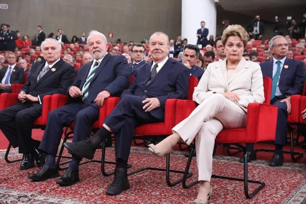 Nem o Egito teve tanta praga . 
🤬