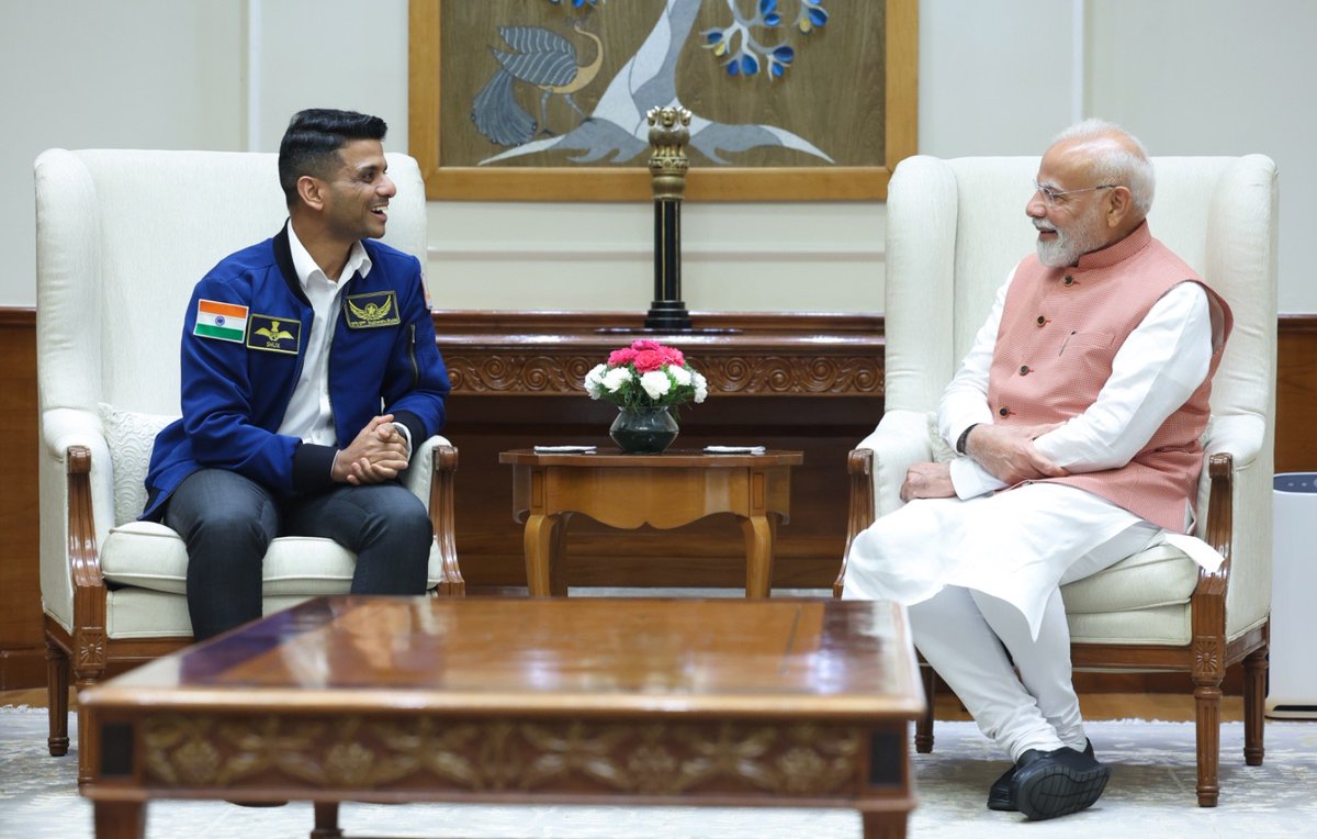 Narendra Modi Kannada (@namoinkannada) on Twitter photo ನಾನು ಶುಭಾಂಶು ಶುಕ್ಲಾ ಅವರೊಂದಿಗೆ ಉತ್ತಮ ಸಂಭಾಷಣೆ ನಡೆಸಿದೆ. ಬಾಹ್ಯಾಕಾಶದಲ್ಲಿ ಅವರ ಅನುಭವ, ವಿಜ್ಞಾನ ಮತ್ತು ತಂತ್ರಜ್ಞಾನದಲ್ಲಿನ ಪ್ರಗತಿ ಮತ್ತು ಭಾರತದ ಮಹತ್ವಾಕಾಂಕ್ಷೆಯ ಗಗನಯಾನ ಮಿಷನ್ ಸೇರಿದಂತೆ ವಿವಿಧ ವಿಷಯಗಳ ಬಗ್ಗೆ ನಾವು ಚರ್ಚಿಸಿದ್ದೇವೆ. ಅವರ ಸಾಧನೆಗಳ ಬಗ್ಗೆ ಭಾರತ ಹೆಮ್ಮೆಪಡುತ್ತದೆ.
<a href="/gagan_shux/">Shubhanshu Shukla</a> ನಾನು ಶುಭಾಂಶು ಶುಕ್ಲಾ ಅವರೊಂದಿಗೆ ಉತ್ತಮ ಸಂಭಾಷಣೆ ನಡೆಸಿದೆ. ಬಾಹ್ಯಾಕಾಶದಲ್ಲಿ ಅವರ ಅನುಭವ, ವಿಜ್ಞಾನ ಮತ್ತು ತಂತ್ರಜ್ಞಾನದಲ್ಲಿನ ಪ್ರಗತಿ ಮತ್ತು ಭಾರತದ ಮಹತ್ವಾಕಾಂಕ್ಷೆಯ ಗಗನಯಾನ ಮಿಷನ್ ಸೇರಿದಂತೆ ವಿವಿಧ ವಿಷಯಗಳ ಬಗ್ಗೆ ನಾವು ಚರ್ಚಿಸಿದ್ದೇವೆ. ಅವರ ಸಾಧನೆಗಳ ಬಗ್ಗೆ ಭಾರತ ಹೆಮ್ಮೆಪಡುತ್ತದೆ.
<a href="/gagan_shux/">Shubhanshu Shukla</a>