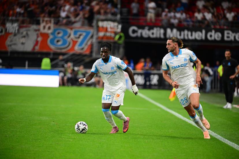 LaMinuteOM_'s tweet photo. ‼️ L’OM a effectivement décidé de sanctionné Jonathan  Rowe et Adrien Rabiot après l’altercation lors du match Rennes OM. 👋 @flogermain 

#TeamOM https://t.co/2nbbxpPiU4