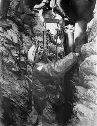 En 1972, un scientifique français s'est enfermé dans une grotte totalement noire, à 134 mètres sous terre, pendant 180 jours.

Pas de lumière. Aucun repère temporel. Aucun contact humain.

Il voulait percer les secrets de l'esprit humain — et ce qu'il a découvert a littéralement