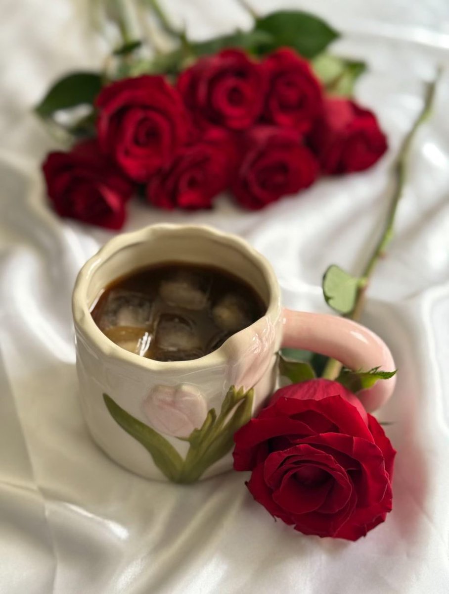 4jy8a's tweet photo. #بس_اقول الأشياء تنتهي…
الوجوه، الأماكن، اللحظات، وحتى الكلمات.
لكن الذكريات..تسكننا كأنها لم تمر، بل كأنها نُسِجت من أرواحنا،وتظل تنبض فينا كلما ظننا أننا نسينا.. https://t.co/UOtmIUDMkN