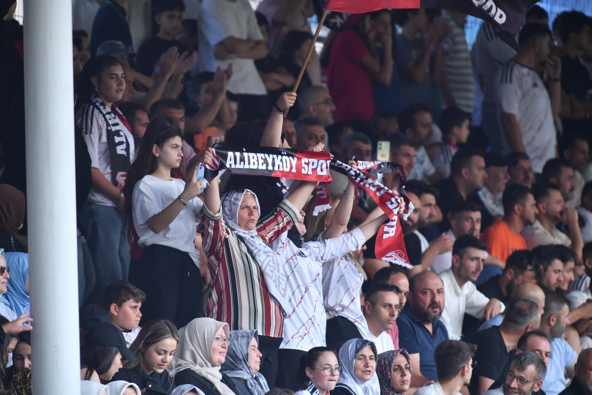 MYMMANAVLARI's tweet photo. MYM Türkmen Boyları Dernekleri Federasyonu tarafından düzenlenen köyler arası futbol turnuvasının final müsabakası tamamlandı.
Büyük bir heyecan ve coşkuya sahne olan finalde, Alibeyköy rakibi Kulaca’yı 2-0 mağlup ederek şampiyonluğa ulaştı https://t.co/BB1h4KDJeP