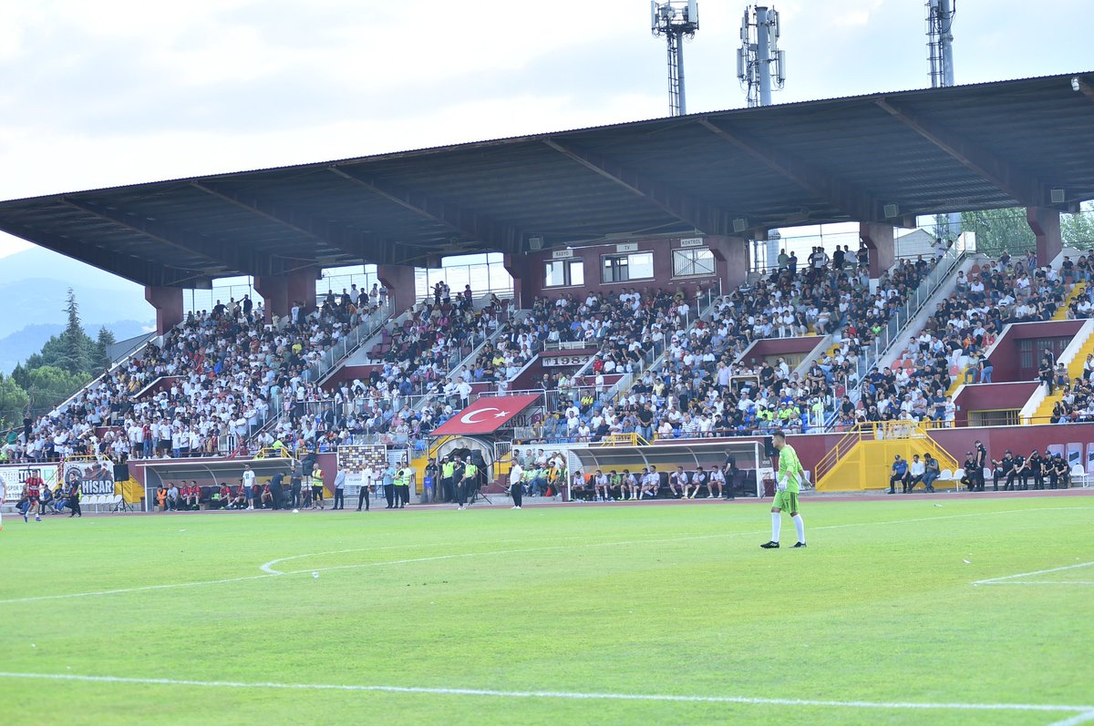 MYM Türkmen Boyları Dernekleri Federasyonu tarafından düzenlenen köyler arası futbol turnuvasının final müsabakası tamamlandı.
Büyük bir heyecan ve coşkuya sahne olan finalde, Alibeyköy rakibi Kulaca’yı 2-0 mağlup ederek şampiyonluğa ulaştı